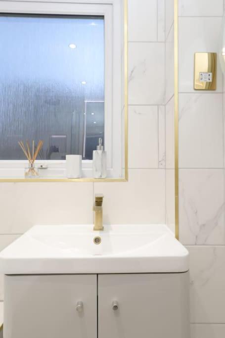 Riverside Serviced Apartments Лондон Екстериор снимка