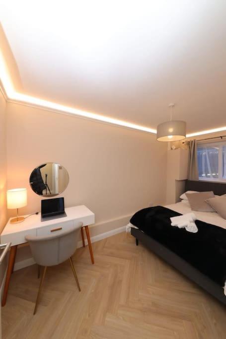 Riverside Serviced Apartments Лондон Екстериор снимка