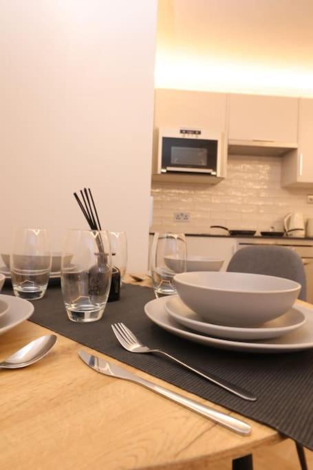 Riverside Serviced Apartments Лондон Екстериор снимка